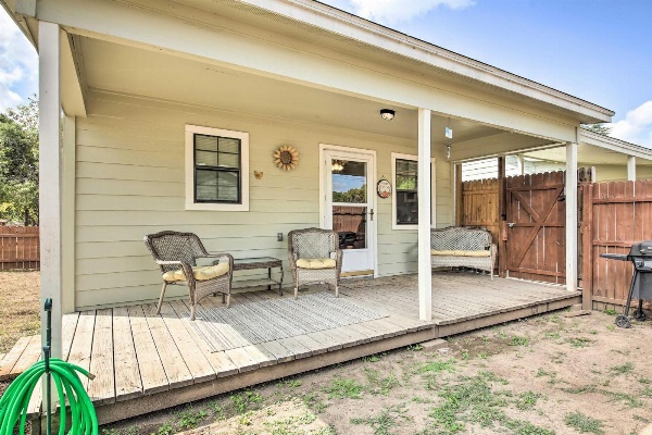 Canyon Lake Cottage with BBQ 1 Mi to Guadalupe River! image 1