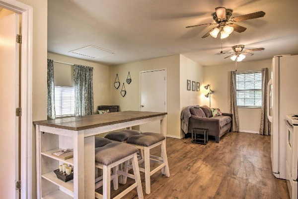 Canyon Lake Cottage with BBQ 1 Mi to Guadalupe River! image 3
